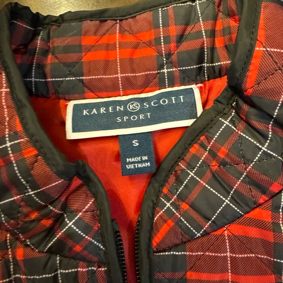 Women’s Quilted Vest - Picture 6 of 7